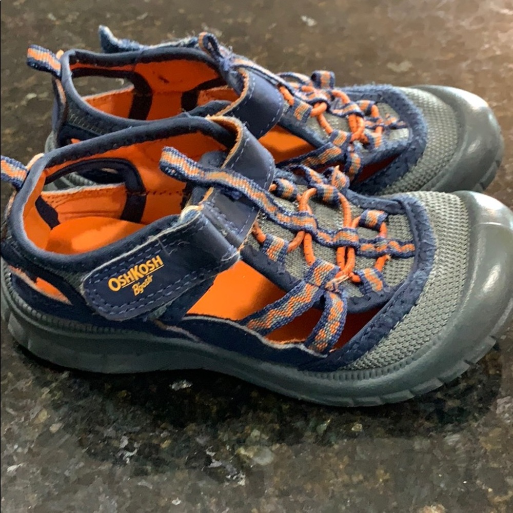 Oshkosh water sandals